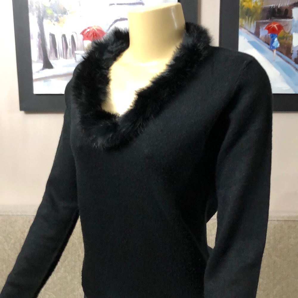 🌺🌺 NWT ANGEL FACE SWEATER WITH FUR DECOR SIZE M